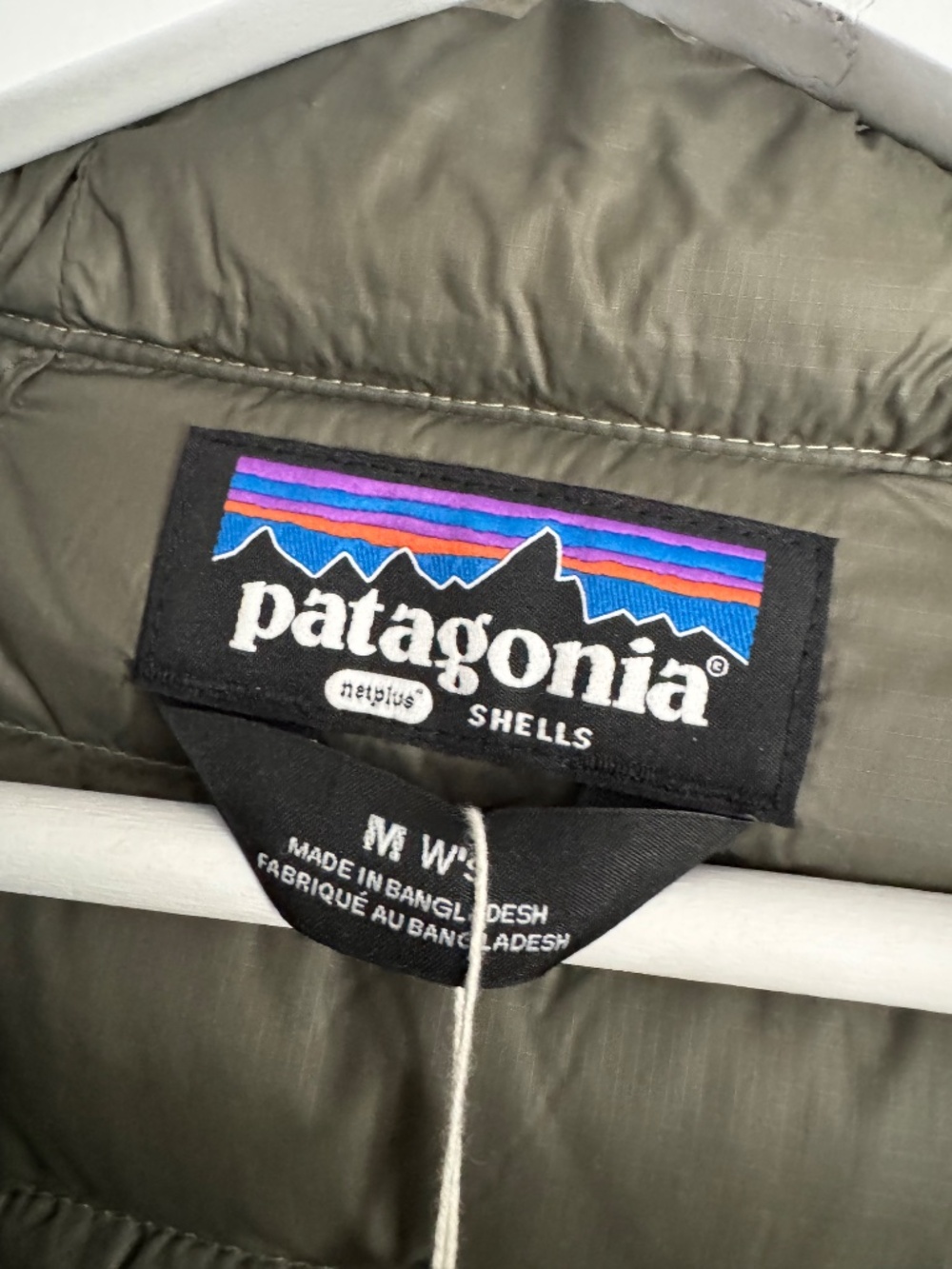 Patagonia Women’s Down Sweater Hoody - Terrain Green - Size Medium - Picture 3 of 10